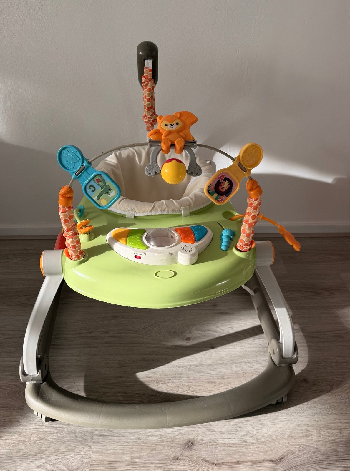 Babywalker / loopstoel / loopwagen met speelgoed en geluid, Kinderen en Baby's, Ophalen, Zo goed als nieuw