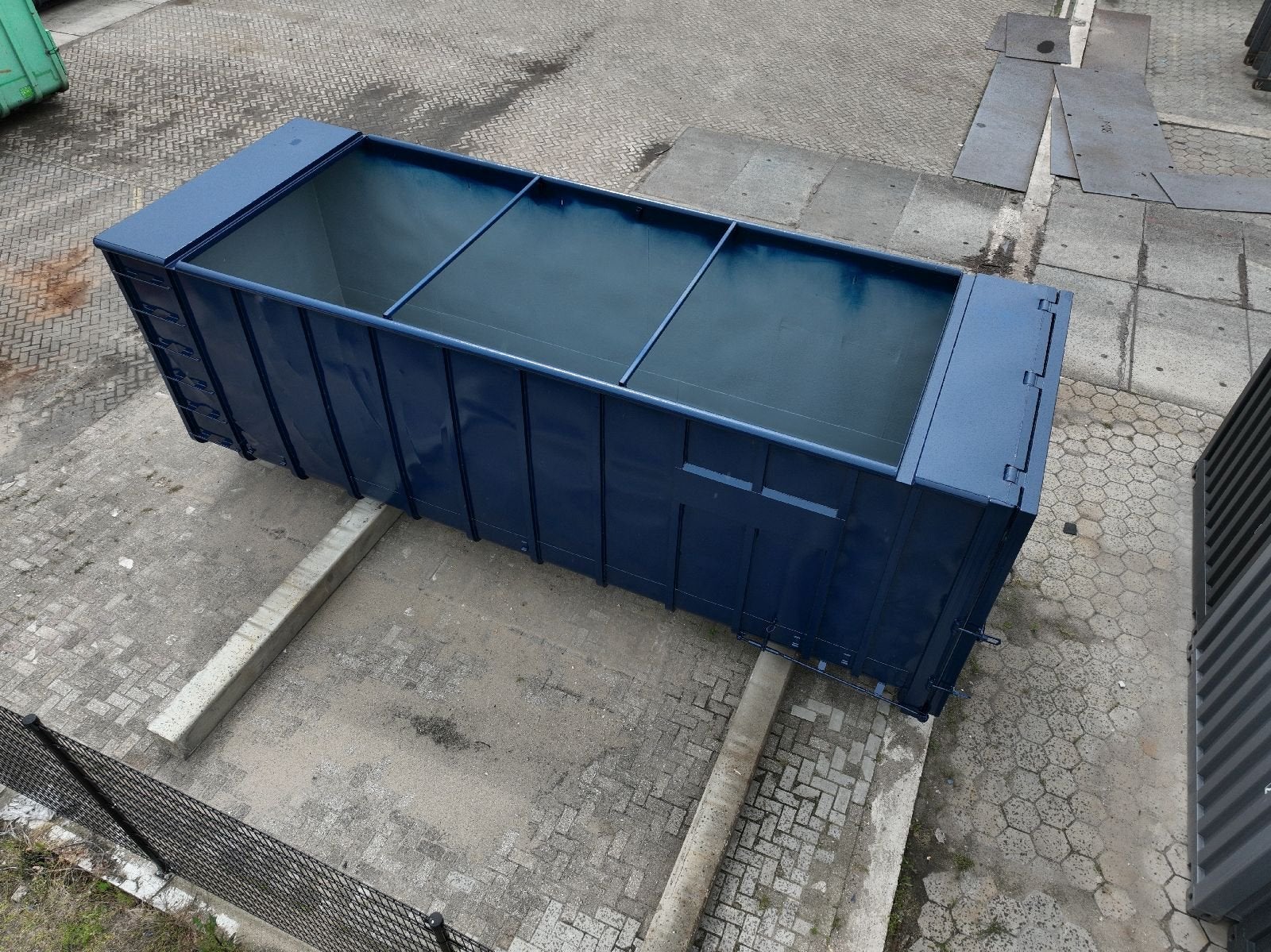 VERNOOY Afzetcontainer Vloeistofdicht 40m3 9438, Dave Vernooij, Dave@vernooy.nl, Kellensedwarsweg 9
4004 JC  Tiel, NL