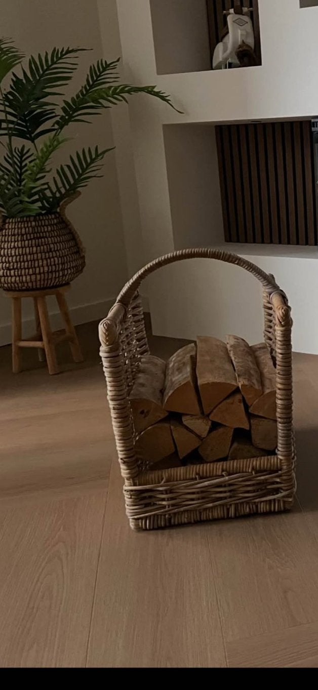 Rieten maand en houten blokken voor open haard, Ophalen, Zo goed als nieuw