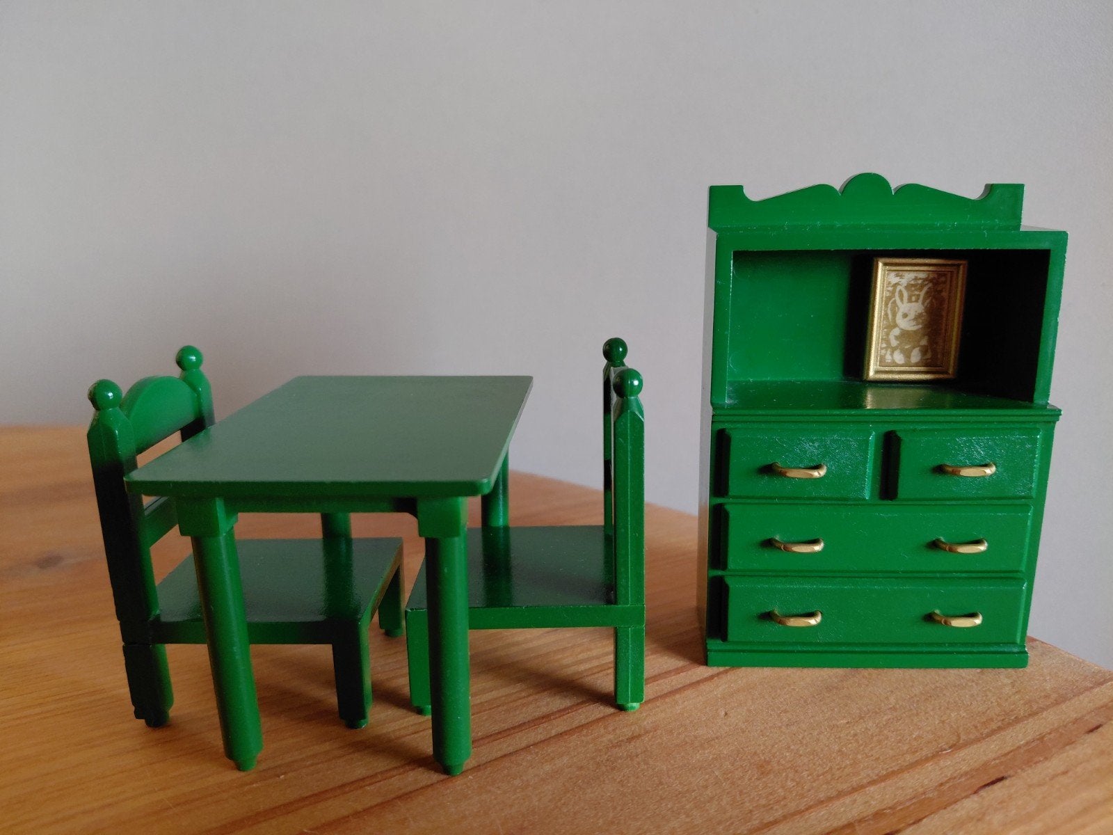 Sylvanian Families vintage groene kast/dressoir/tafel/stoel, Ophalen of Verzenden, Zo goed als nieuw, Poppenhuis