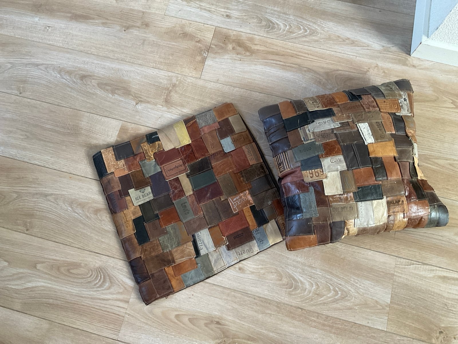 Set van 2 vintage leren sierkussens - Patchwork design, Overige merken, Gebruikt, Meerkleurig, Vierkant