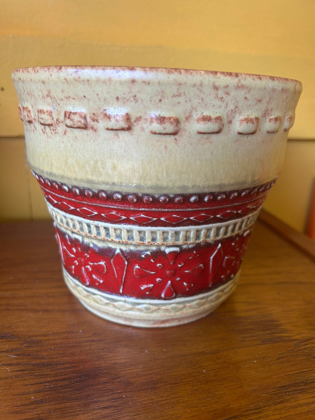 Vintage jaren 70 rood beige jasba bloempot met relief, ?, Zo goed als nieuw, Aardewerk, ?