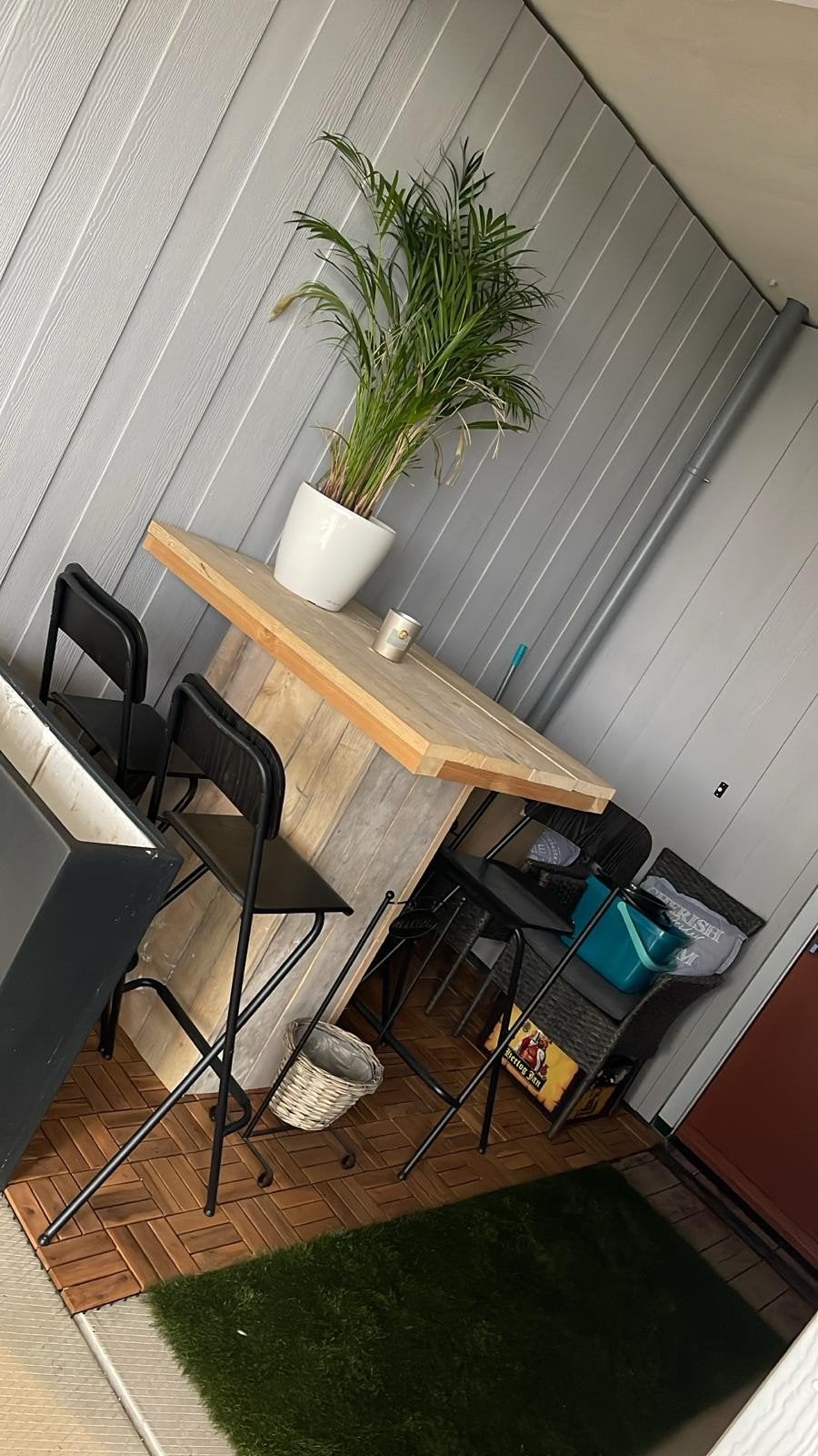 Buiten bartafel met uitsparing voor een krat bier, Tuin en Terras, Ophalen, Zo goed als nieuw, Rechthoekig, Hout