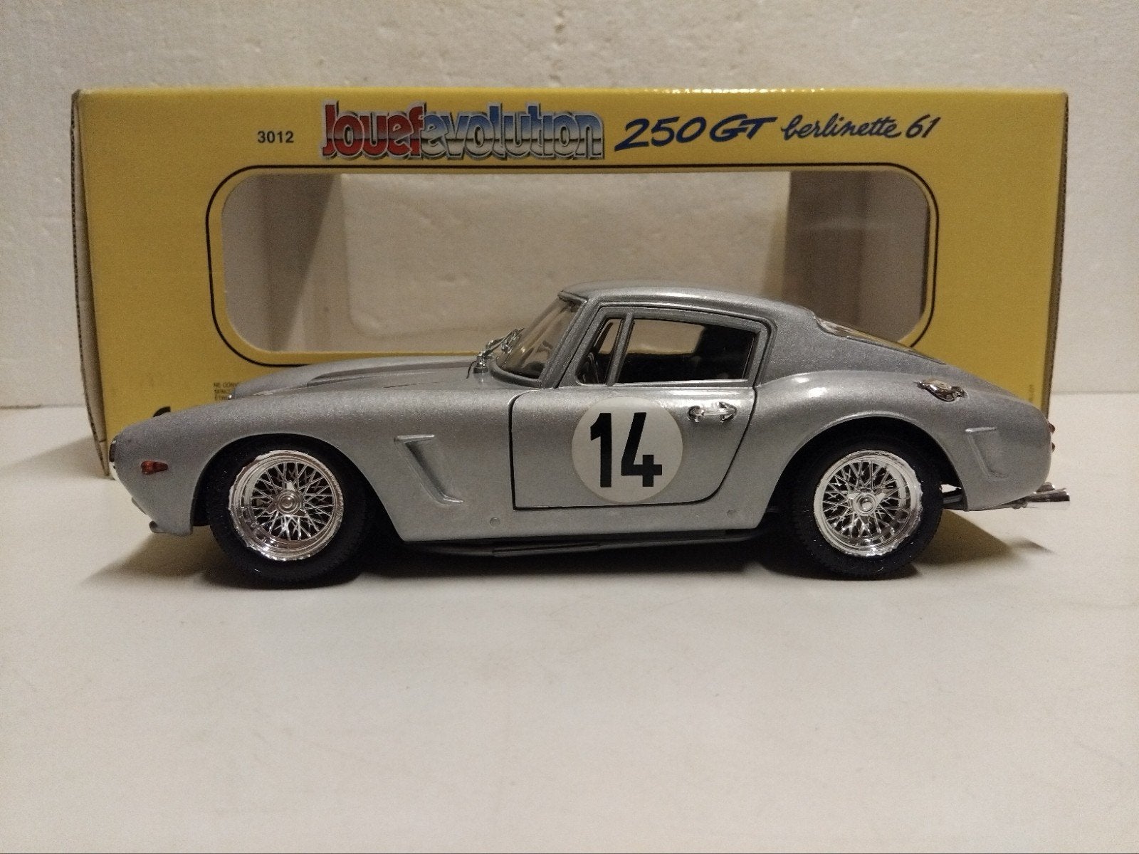 Ferrari 250 GT SWB Berlinette 1961 #14 Revell Jouef 1:18 KRD, Ophalen of Verzenden, Zo goed als nieuw, Auto, Revell