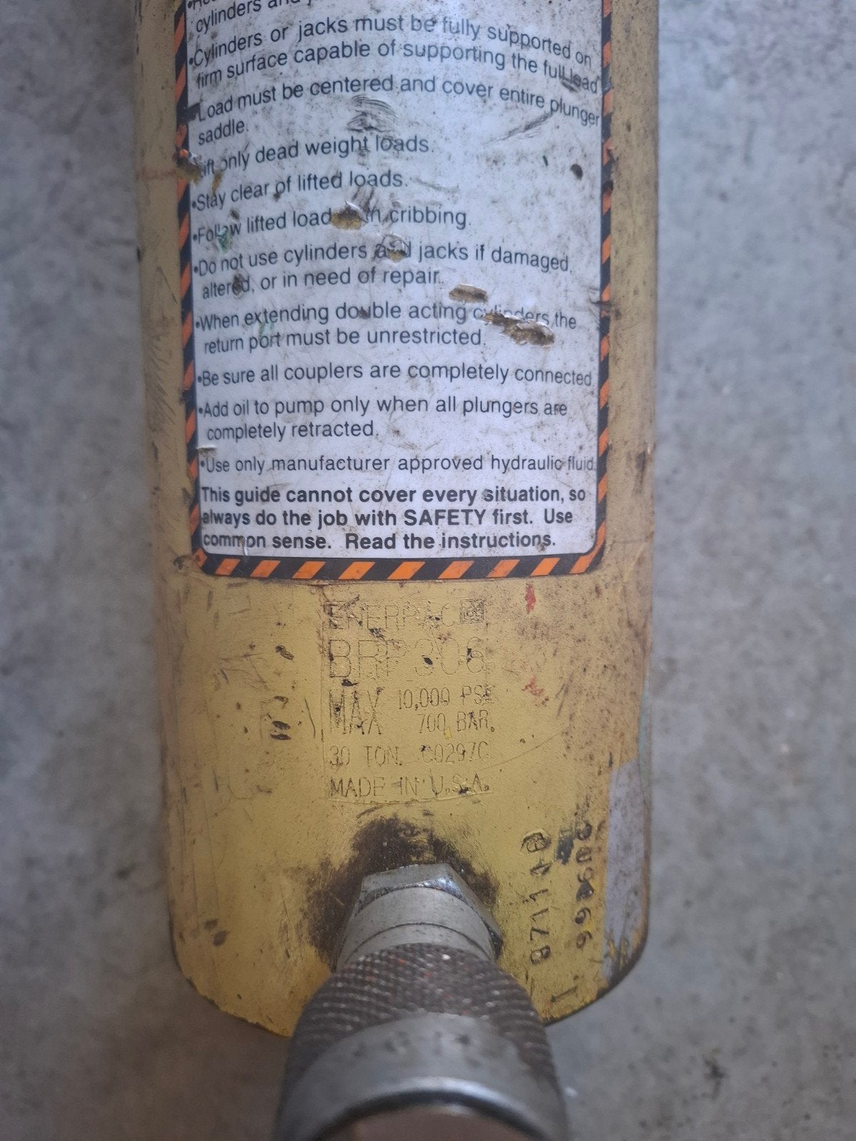 Enerpac trekvijzel 30 ton, Ophalen