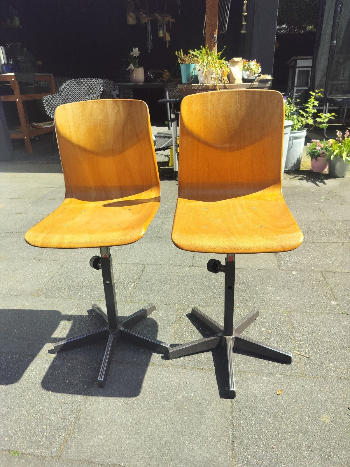 Twee vintage schoolstoeltjes - in hoogte verstelbaar, Ophalen