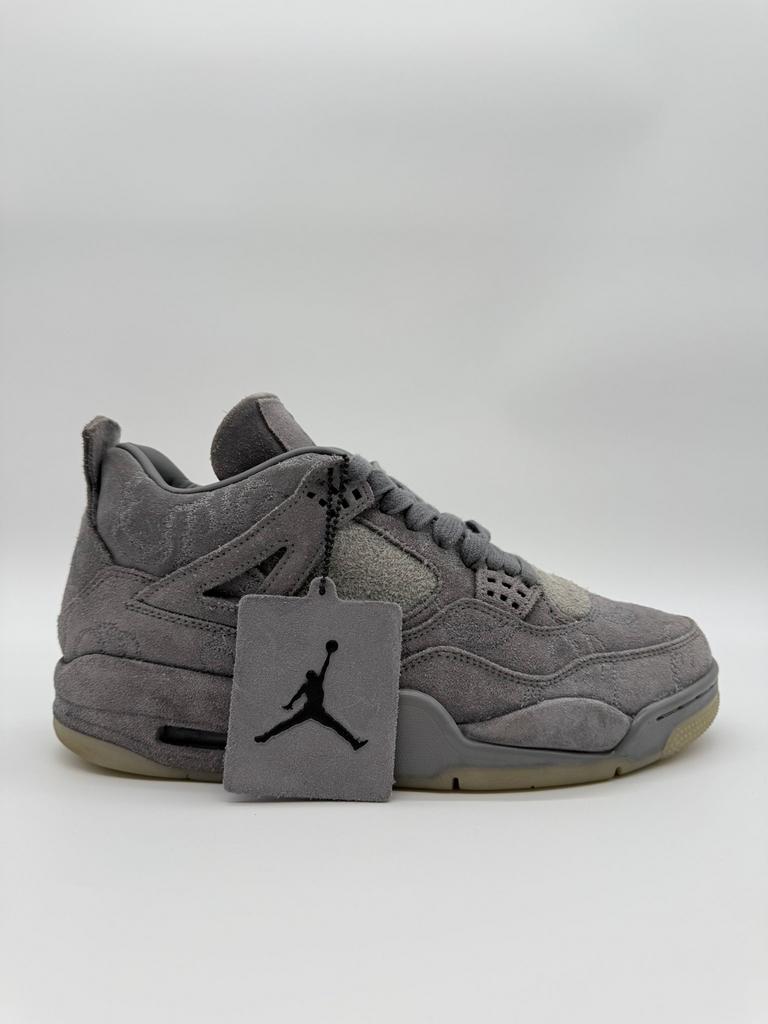 Jordan 4 Retro Kaws Grey - Maat 43 - Zo goed als nieuw, Kleding | Heren, Schoenen, Overige kleuren, ., Ophalen of Verzenden, .