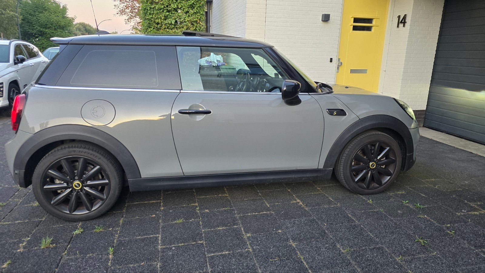 Mini 3-deurs (f56) Electric 184pk Aut 2020 Grijs, Auto's, 50 €/maand, 4 stoelen, Elektrisch, Lichtsensor