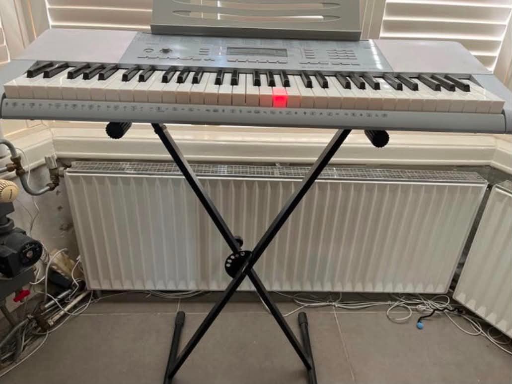 Casio LK-280 keyboard met standaard en krukje, Ophalen, Casio, 61 toetsen, Zo goed als nieuw
