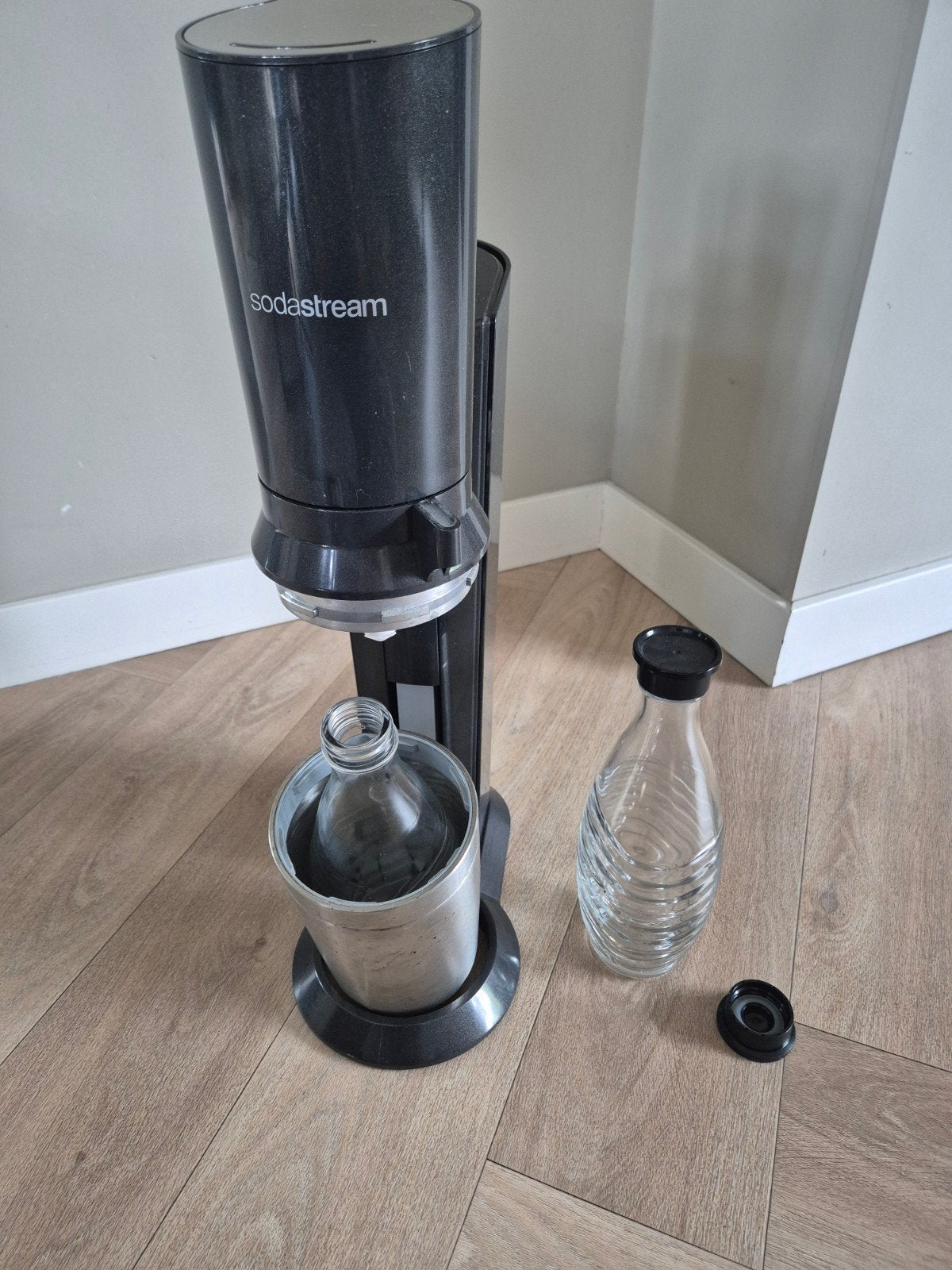 Sodastream met 2 flessen, Ophalen, Zo goed als nieuw