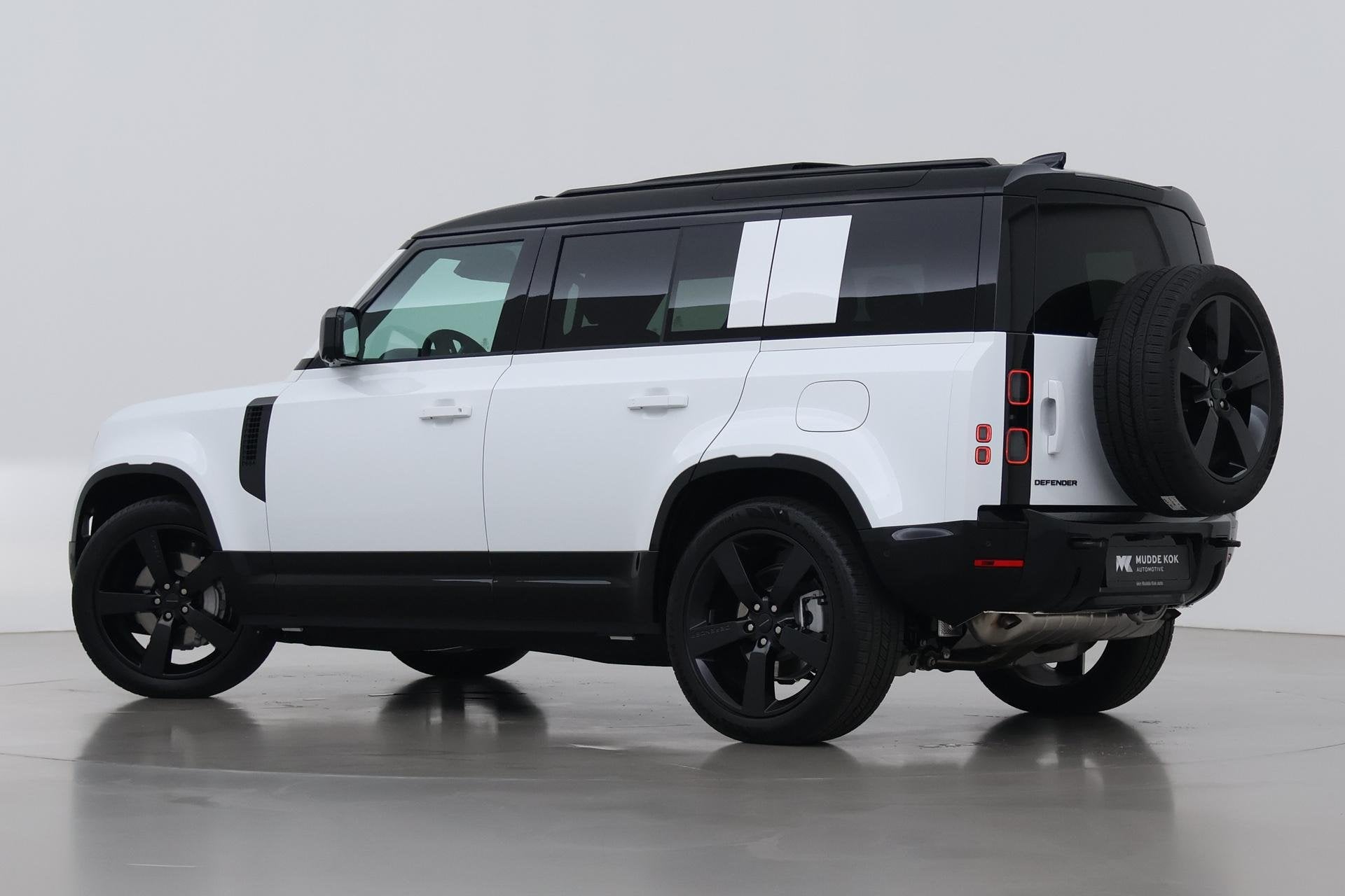 Land Rover Defender 110 P300e X-Dynamic SE | ACC | Panoramad, Auto's, Automaat, Gebruikt, 4 cilinders, 150 min