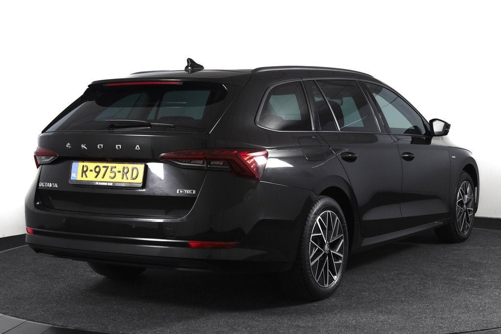 Skoda Octavia Combi 1.5 e-TSI 150 PK Business Edition Plus -, Auto's, Euro 6, 150 pk, 1283 kg, Zwart