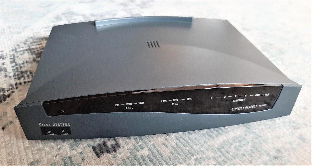 Cisco SOHO-A ADSL router, Ophalen of Verzenden, Gebruikt, Router, Cisco