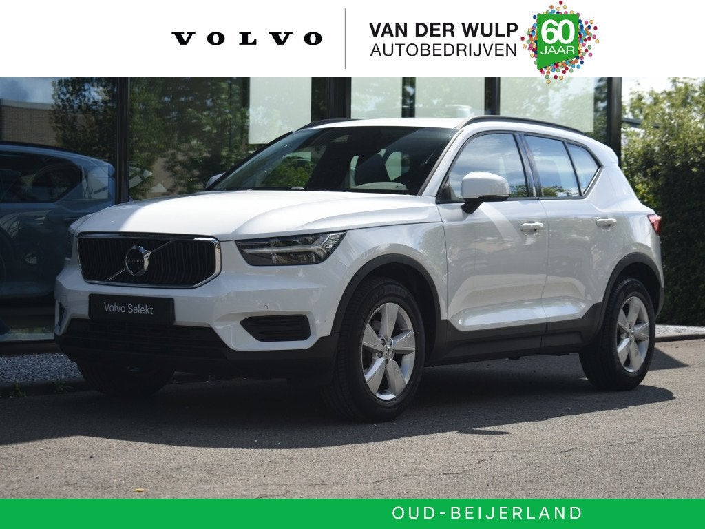 Volvo XC40 T2 129pk Aut. Momentum Core | Trekhaak | Camera |, Gebruikt, 24 maanden, Wit, Origineel Nederlands