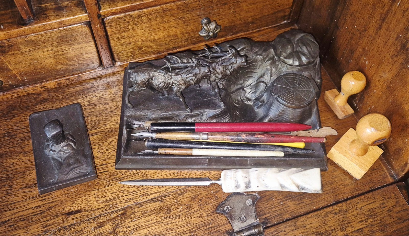 Antiek +- 1900 brons kleurig inktstel herten Zwarte Woud, Ophalen