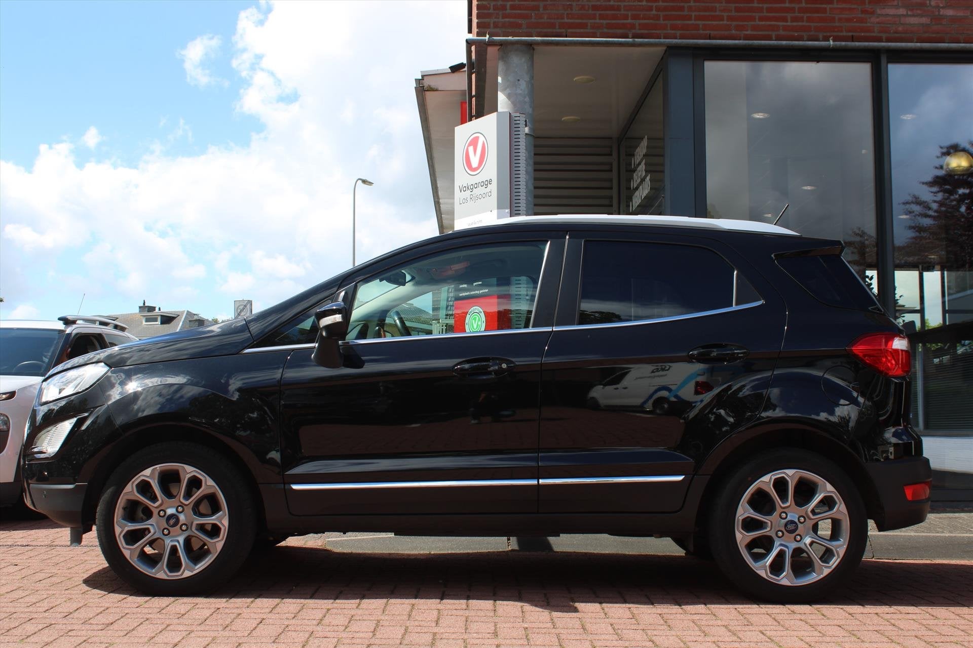 FORD Ecosport 1.0 EcoBoost Aut. *Titanium* | Carplay | Camer, Dealer onderhouden, 125 pk, Gebruikt, Ecosport