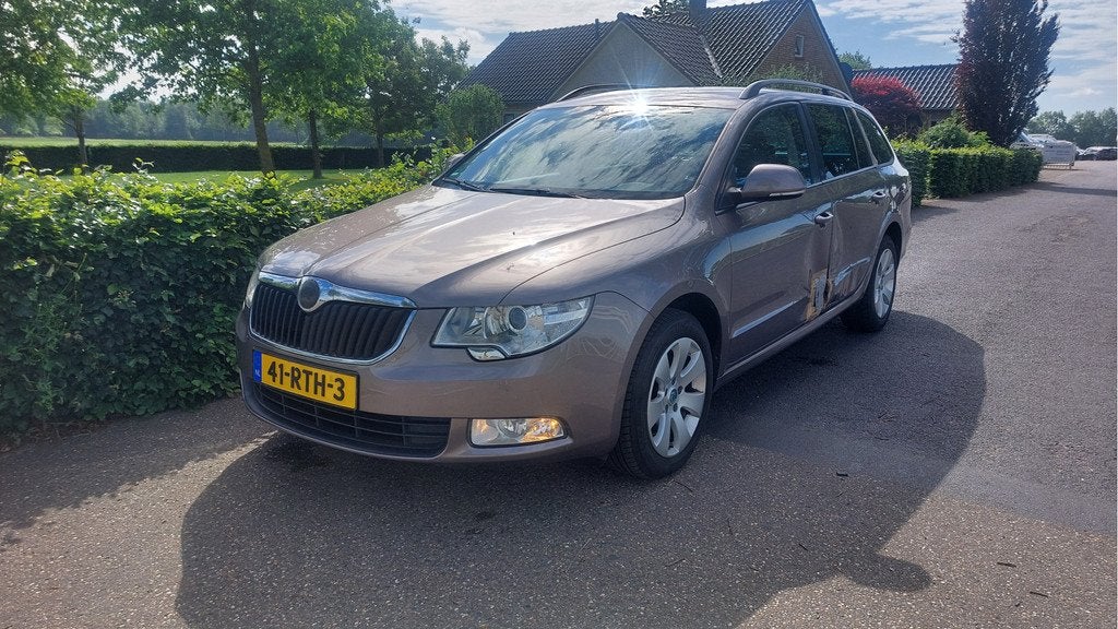Skoda Superb Combi 1.4 TSI Comfort Business Line CLIMA/NAVI, Auto diversen, Schadeauto's, Wijheseweg 65
8107PJ  BROEKLAND OV, NL