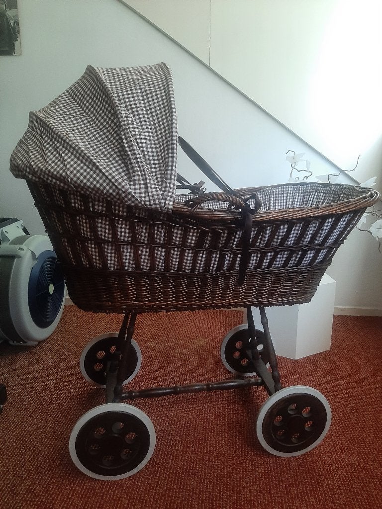 Rotan babywieg bekleed, met kapje, Ophalen, Gebruikt, Wieg