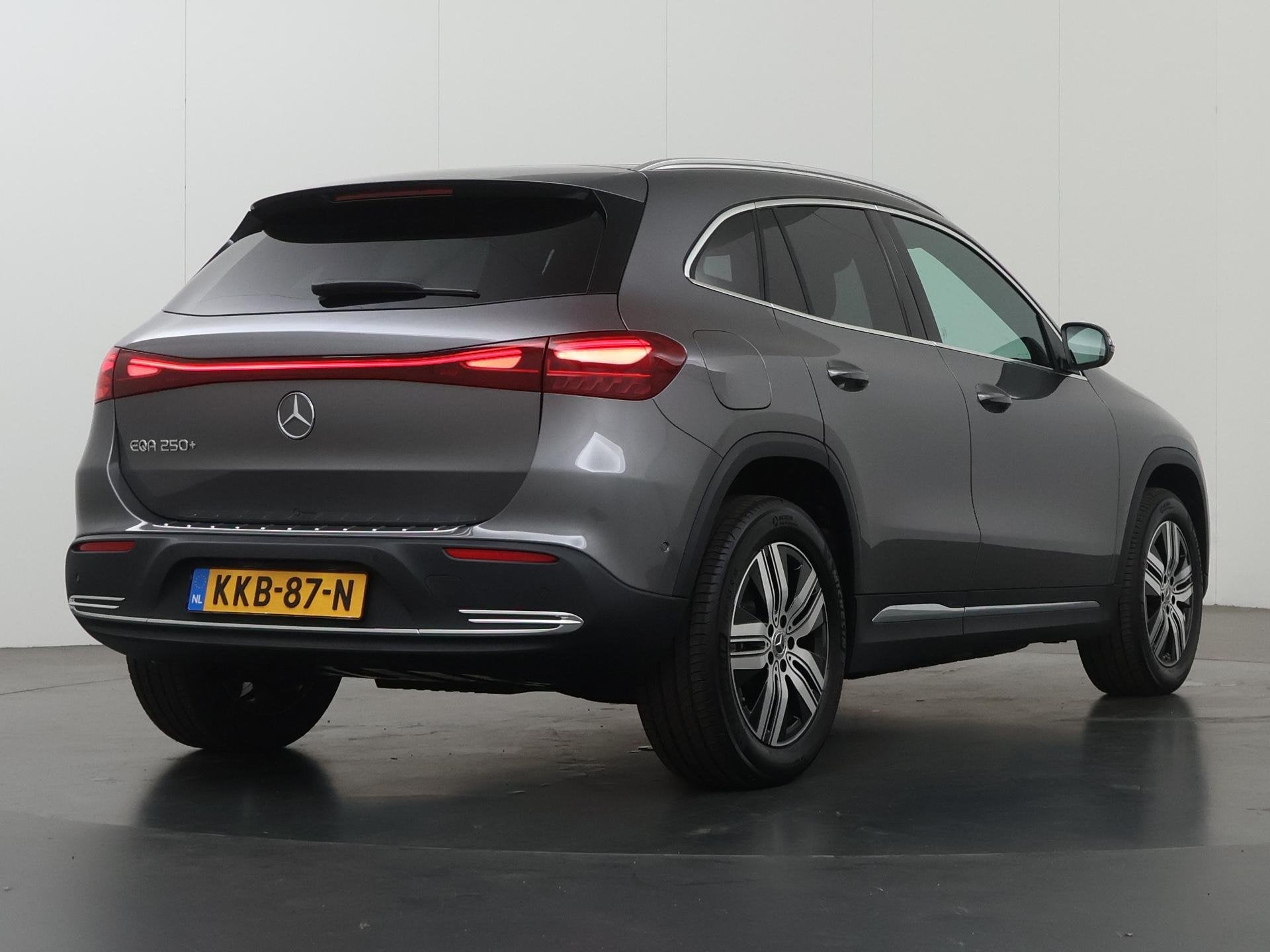 Mercedes-Benz EQA 250+ Business Solution Luxury 71 kWh | Pan, 550 km, Zwart, 445 min, Origineel Nederlands