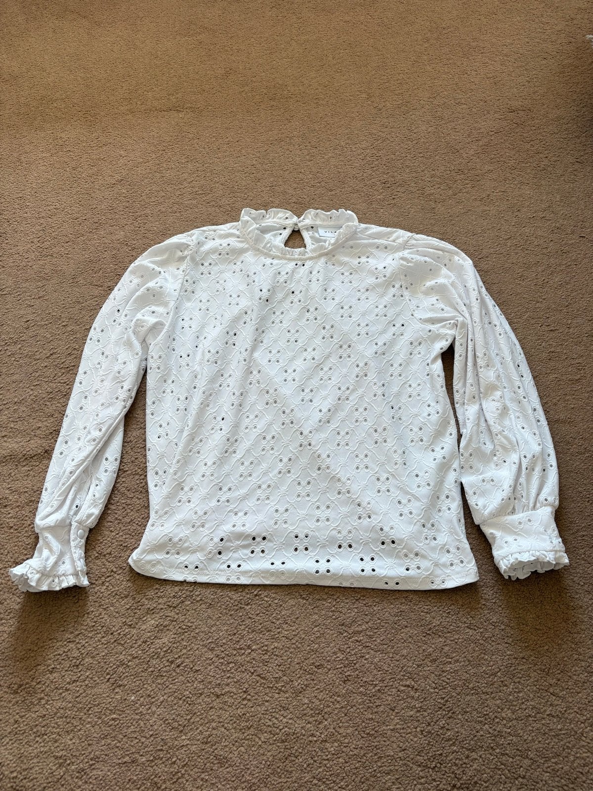 Witte blouse met lange mouwen en opengewerkt patroon, Ophalen of Verzenden, Zo goed als nieuw, Maat 42/44 (L), Wit