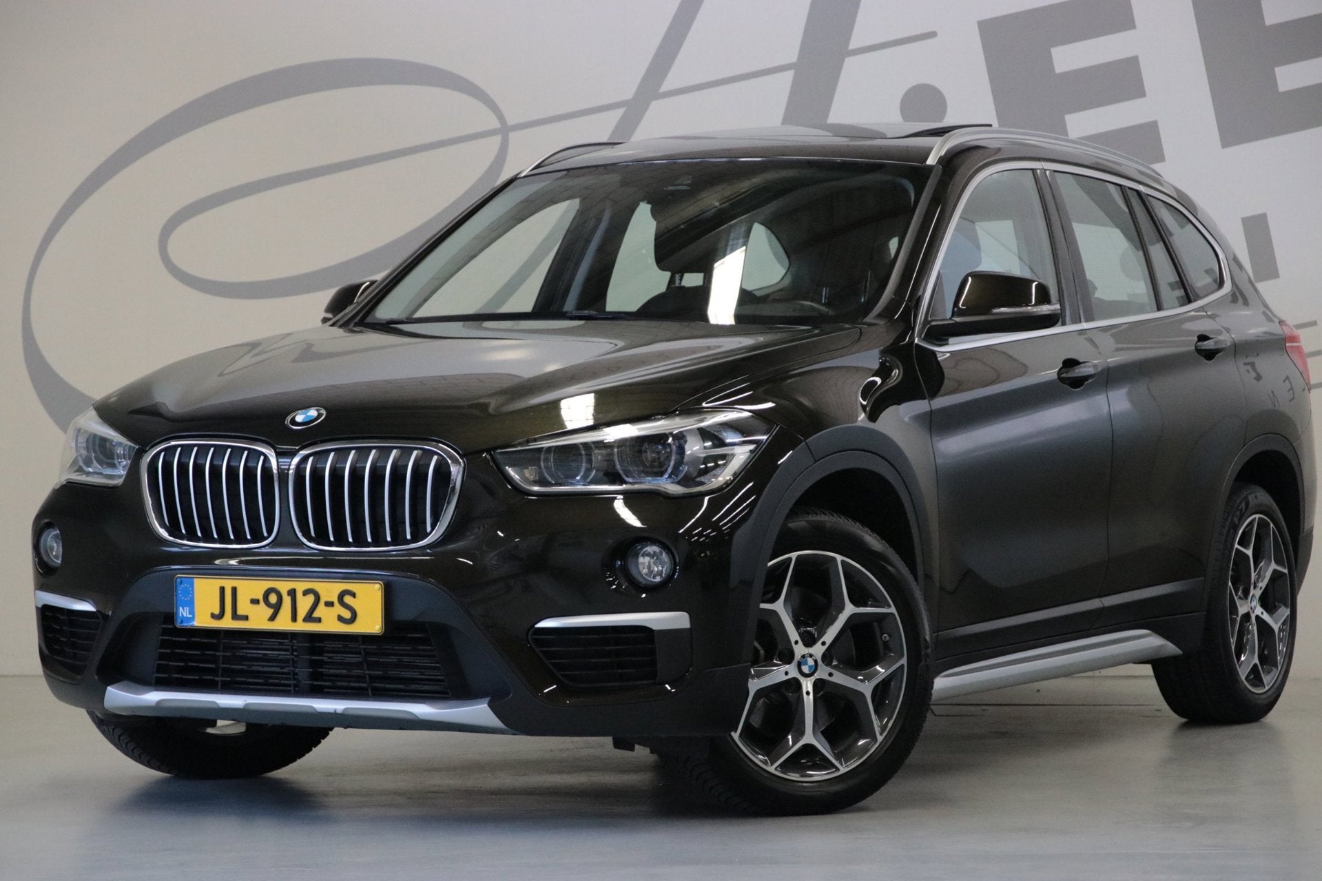 BMW X1 SDrive20i/ Panoramadak/ Trekhaak/, 1998 cc, Stof, Euro 6, Bruin