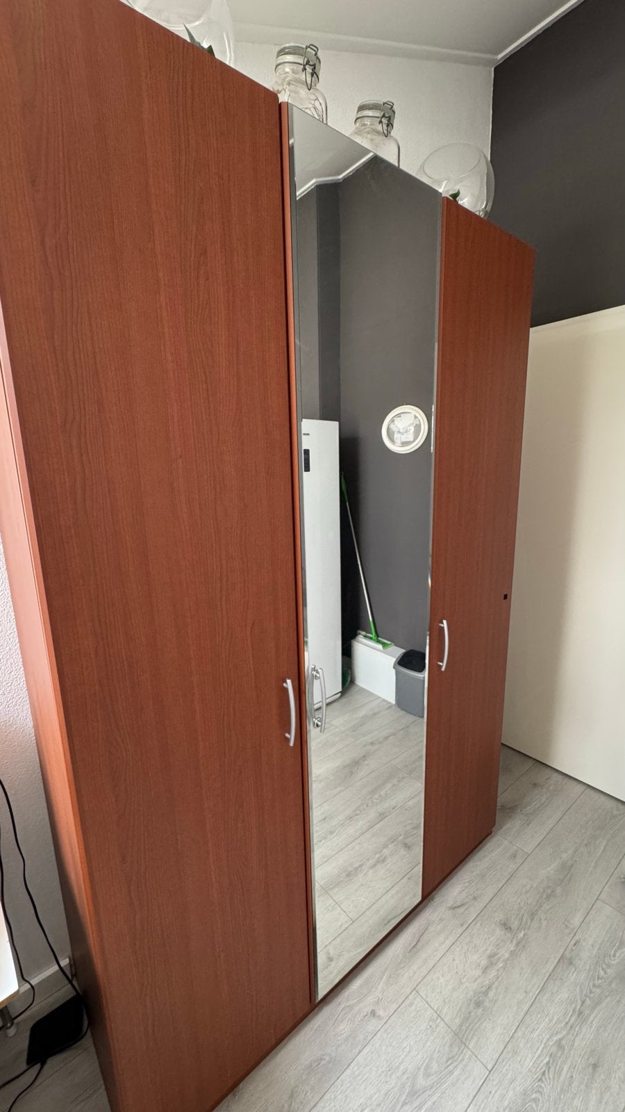 Kledingkast met spiegel en opbergruimte, Huis en Inrichting, Kasten | Kledingkasten, Ophalen, Gebruikt, 100 tot 150 cm, 200 cm of meer