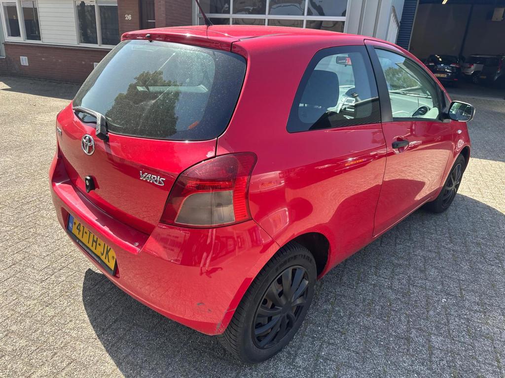 Toyota Yaris 1.0 VVTi Terra AIRCO *apk:10-2026*, Auto's, Toyota, Voorwielaandrijving, 750 kg, Emergency brake assist, Origineel Nederlands