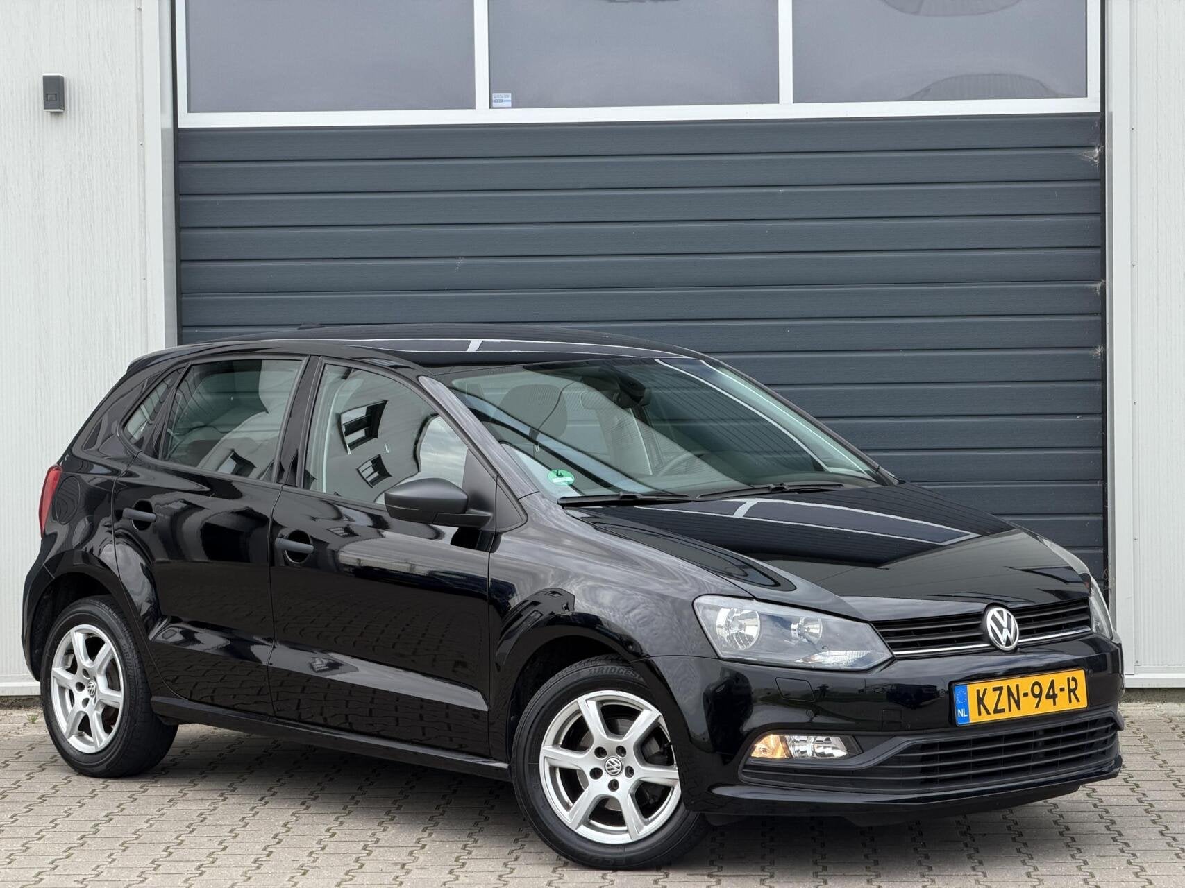 Volkswagen Polo 1.0 Bluemotion 2016 / Navi / Clima / PDC, Dealer onderhouden, Stof, Gebruikt, Zwart