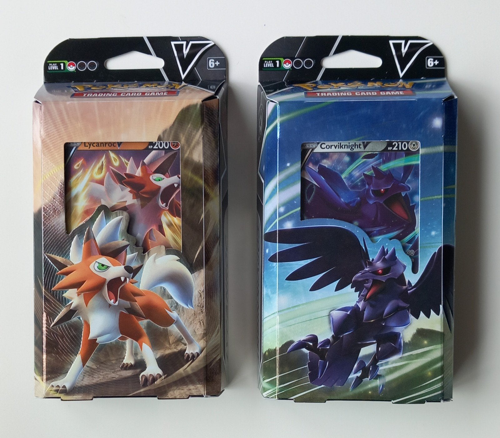2 x V decks - Lycanroc en Corviknight, Hobby en Vrije tijd, Verzamelkaartspellen | Pokémon, Ophalen of Verzenden