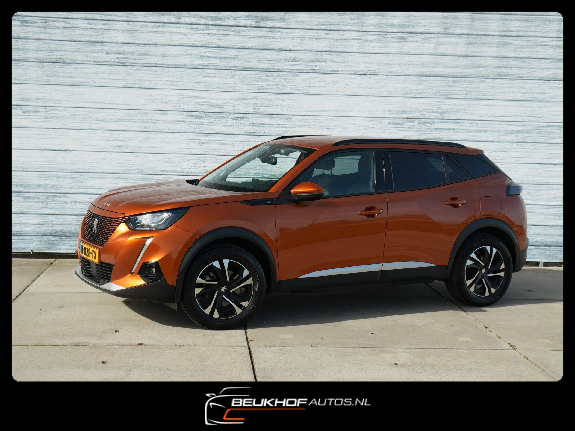 Peugeot E-2008 EV Allure Pack 50 kWh Carplay Cam Soh 91.3%, Auto's, 136 pk, Gebruikt, Zwart, Overige kleuren