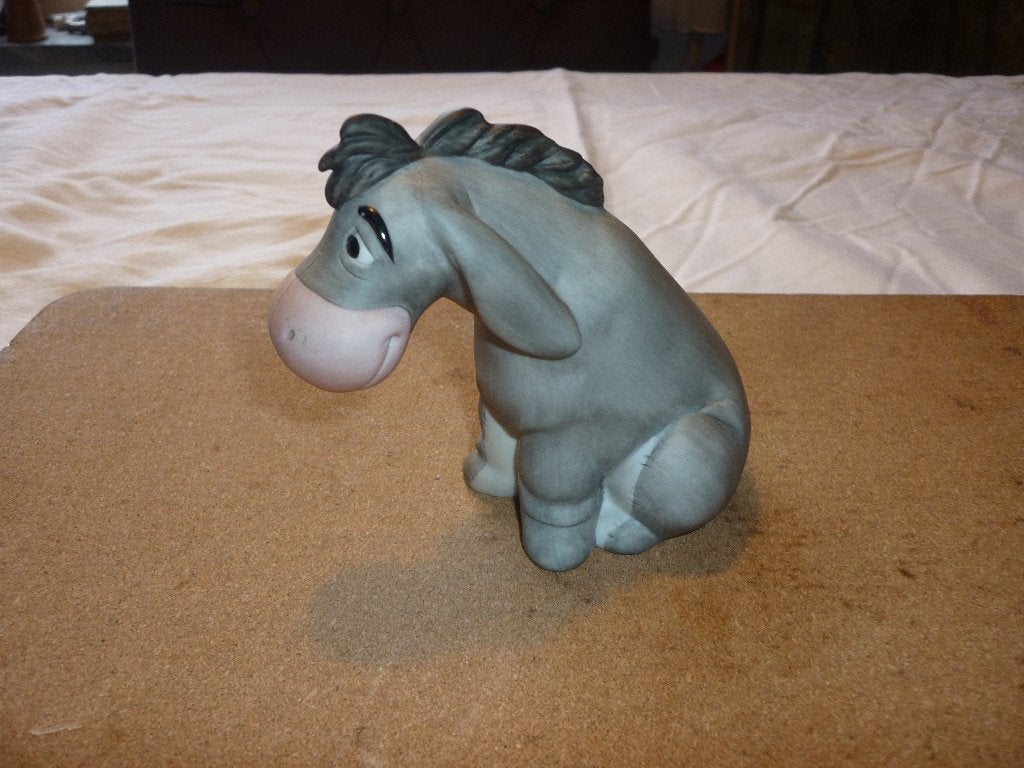 Disney Winnie de Pooh " Eeyore " porseleinen beeldje, Verzamelen, Ophalen of Verzenden, Overige figuren, Zo goed als nieuw, Beeldje of Figuurtje