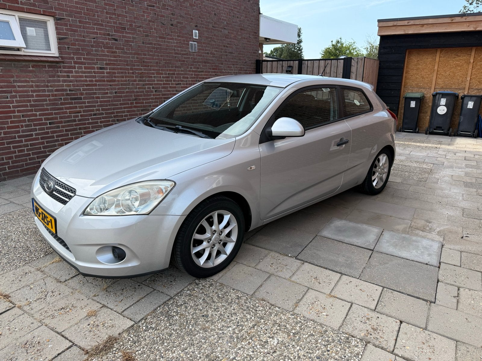 Kia (Pro) Cee d 1.4 Cvvt 2009 Grijs met deuk aan rechterkant, Voorwielaandrijving, 4 cilinders, 1396 cc, Origineel Nederlands