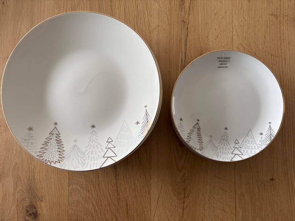 12 kerst borden 6 groot/6 klein, Huis en Inrichting, Keuken | Servies, Ophalen, Porselein, Overige stijlen, Bord(en)