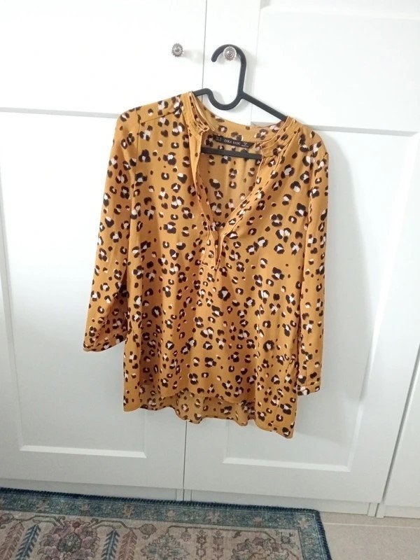 zara mosterdkleurige blouse met print, Kleding | Dames, Zara, Verzenden, Zo goed als nieuw, Maat 38/40 (M)
