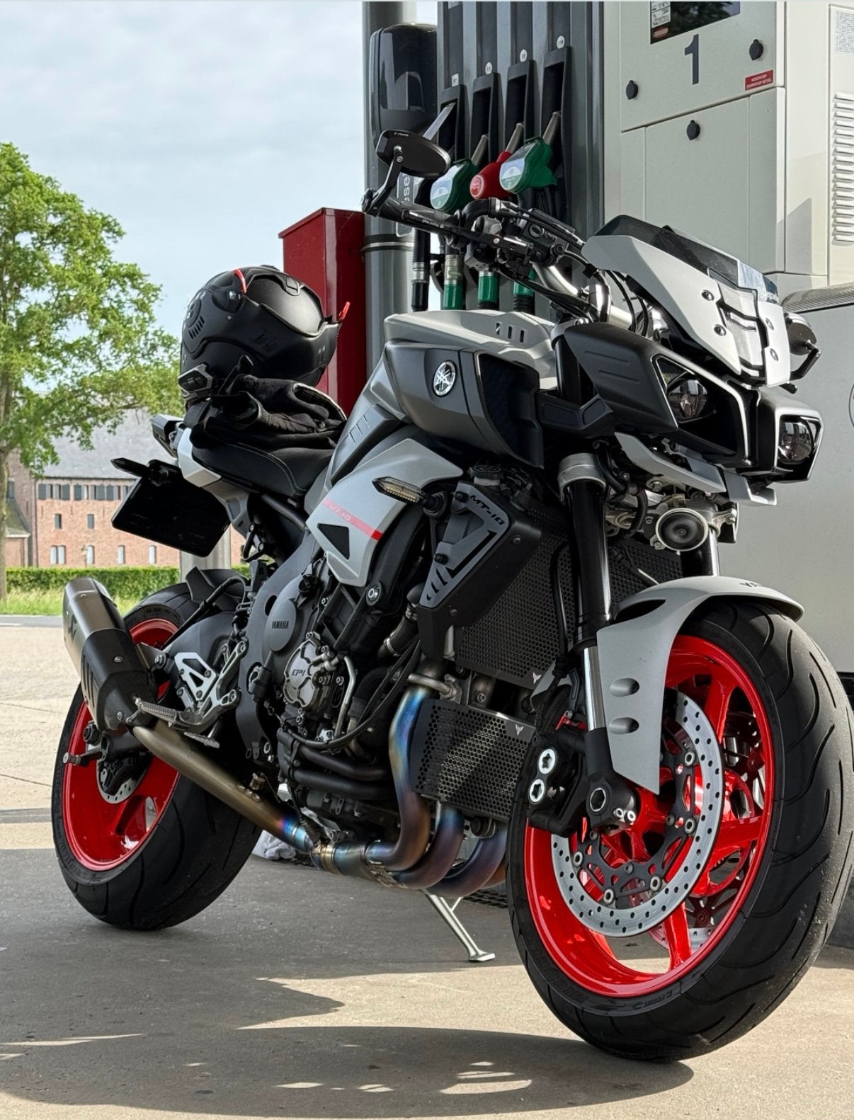 Super Dikke Yamaha MT 10  Full Titanium Akrapovic !!, Motoren, Occasion, 4 cilinders, Motorrijbewijs A, Particulier