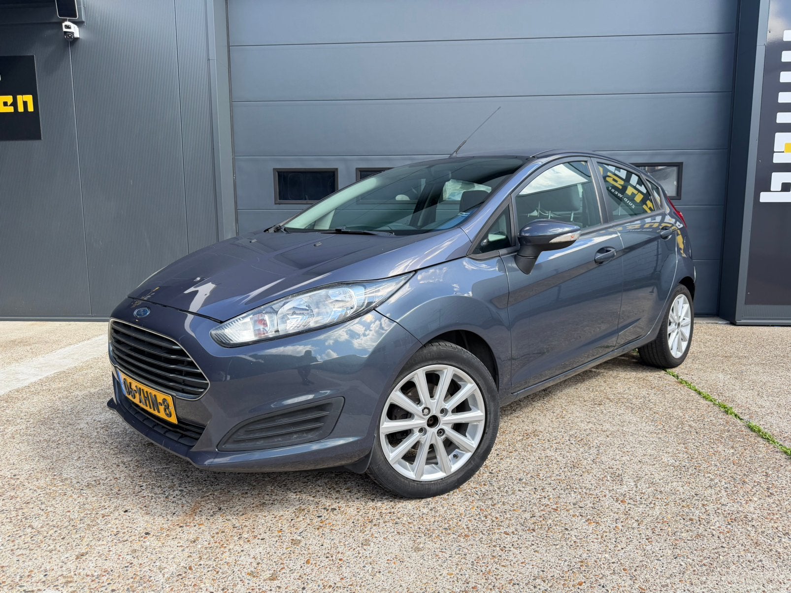 Ford Fiësta 1.25 60KW Trend 5DR 2012 Grijs Airco Apk Nap, Auto's, Voorwielaandrijving, Dealer onderhouden, Stof, Origineel Nederlands