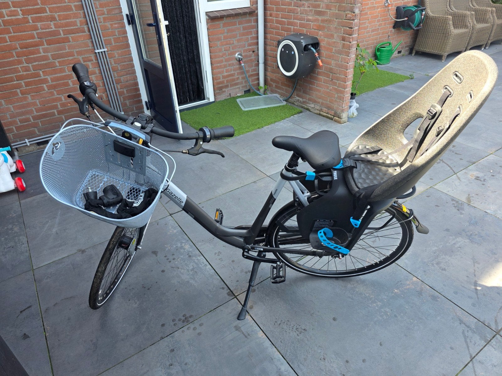 bijna nieuwe Gazelle fiets met kinderzitje en mand, Ophalen, (Extra) lage instap, Velgrem, 56 cm of meer