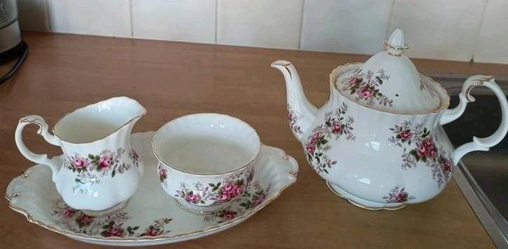 Royal Albert Lavender Rose Theeservies - Vintage, Overige typen, Ophalen of Verzenden, Zo goed als nieuw, Overige stijlen