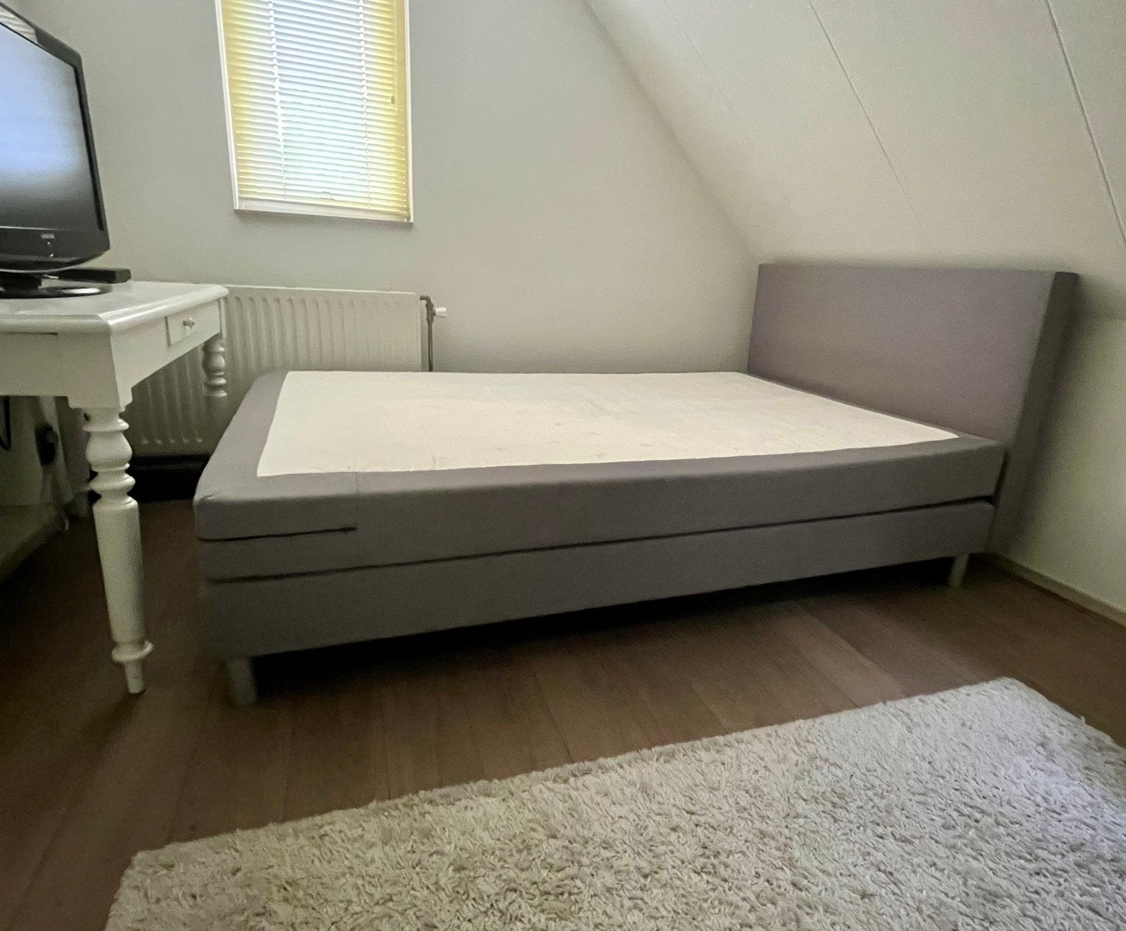 Nette boxspring 1.40 x 2.00 gratis af te halen, Tweepersoons, Zo goed als nieuw, Grijs, 140 cm