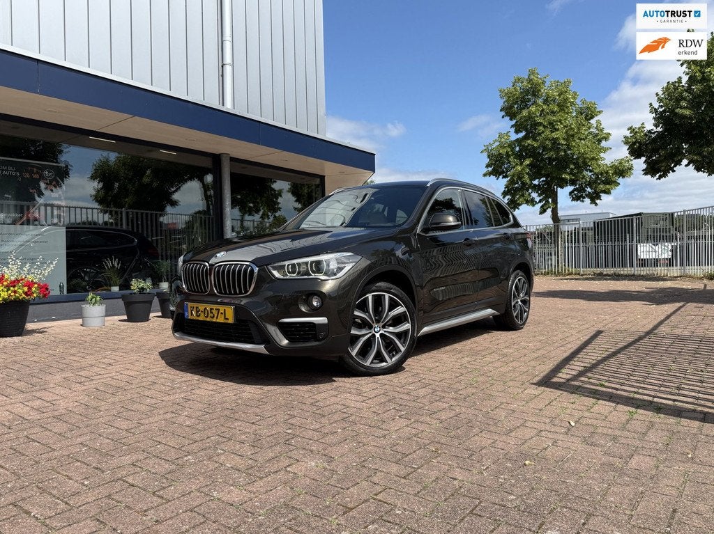 BMW X1 SDrive20i | Automaat | LED | Navi | Leder | Head-Up, Auto's, BMW, 1998 cc, Bruin, Automatische klimaatregeling, Bedrijf