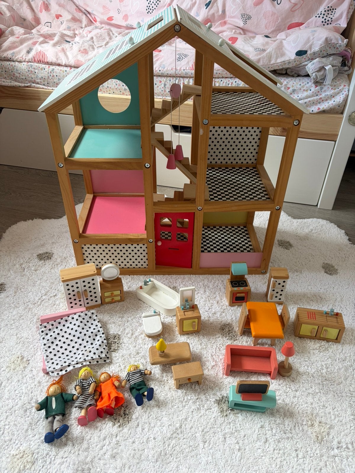 Hema Poppenhuis met meubeltjes en poppen, Ophalen of Verzenden, Gebruikt, Poppenhuis