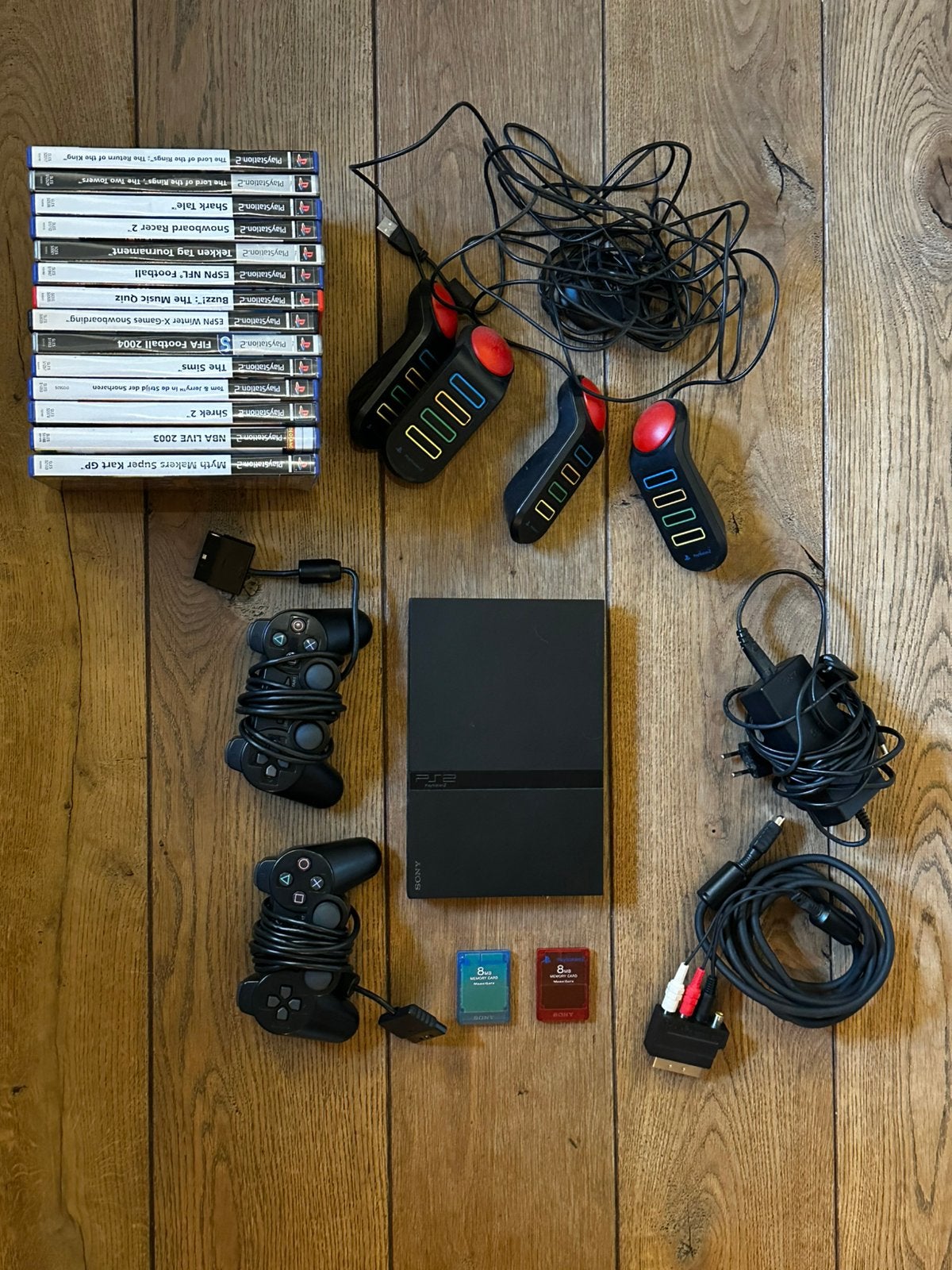 PlayStation 2 slim incl spellen, geheugenchips en buzz, Ophalen of Verzenden, Zo goed als nieuw, Met 2 controllers