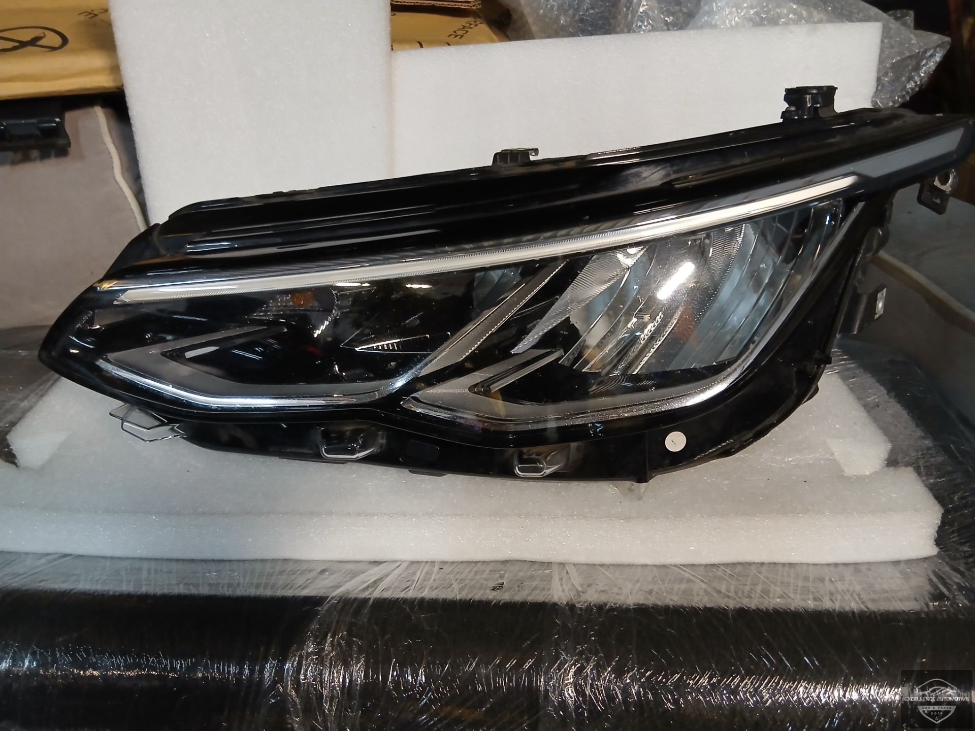 VW Golf 8 5H 2020-2024 Vol LED Koplamp Links 5H1941005B, Gebruikt, Volkswagen, Volkswagen AG, Berliner Ring 2
38440  Wolfsburg, DE