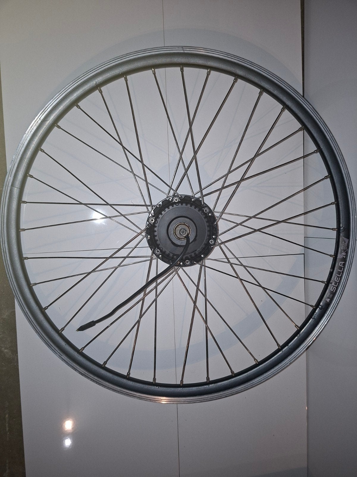 Stella 28 inch voorwiel met motor voor elektrische fiets, Gebruikt, Stella, Ophalen of Verzenden, Aluminium