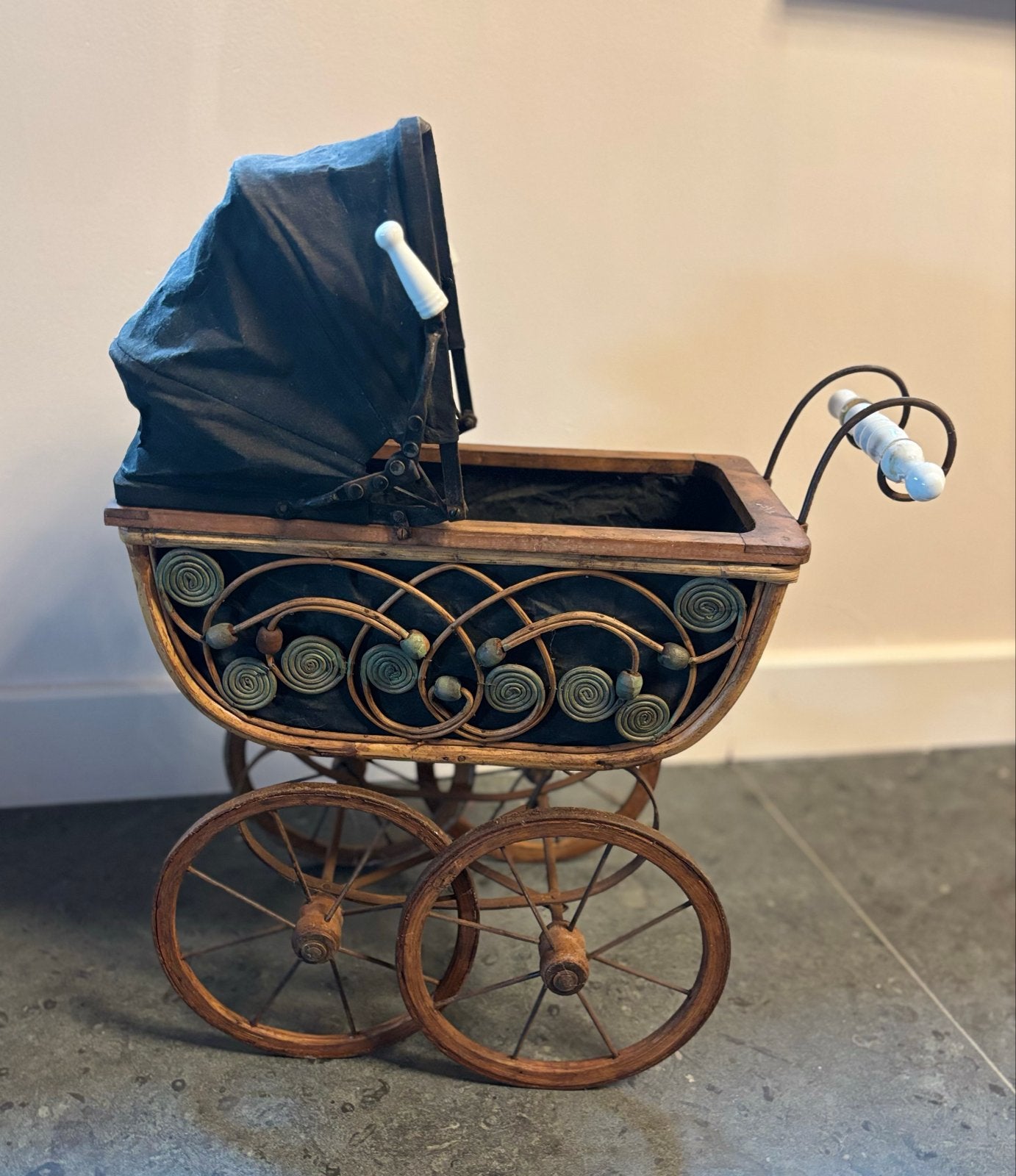 Antieke houten poppenwagen  - brocante vintage, Antiek en Kunst, Ophalen