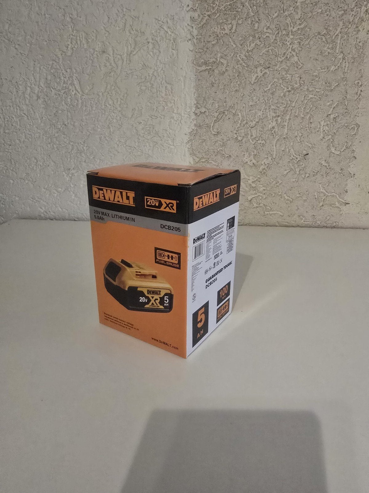 Nieuwe DeWALT 20V XR 5.0Ah Accu DCB205, Ophalen of Verzenden, Nieuw, 600 watt of meer, Overige typen