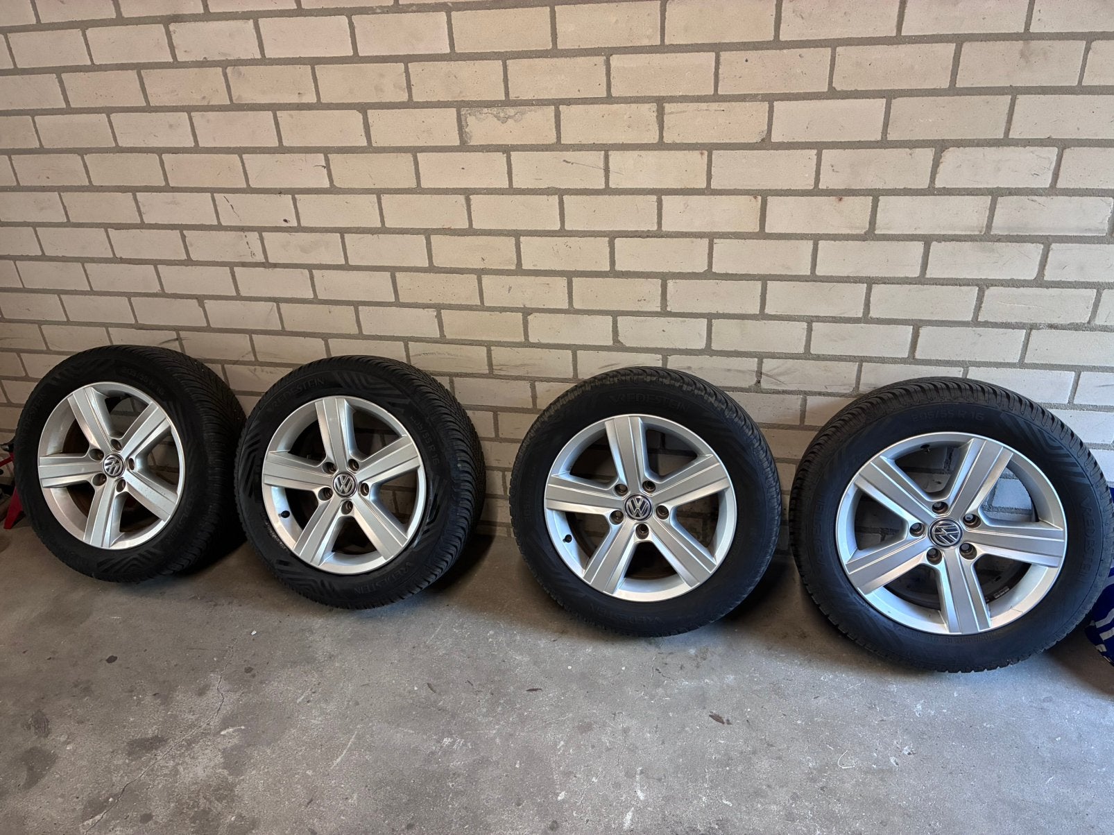 Originele VW Golf 7 velgen met all season banden, Ophalen, 16 inch, Banden en Velgen, 205 mm