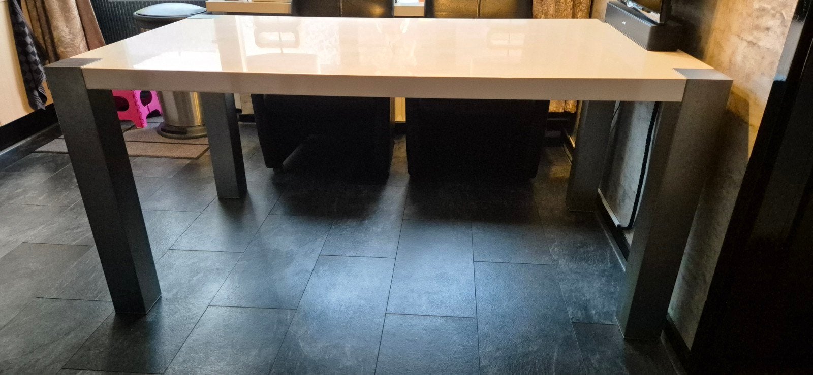 Eettafel hoogglans wit met rvs zilveren poten, Huis en Inrichting, Tafels | Eettafels, Ophalen, Gebruikt, 50 tot 100 cm, Vijf personen of meer