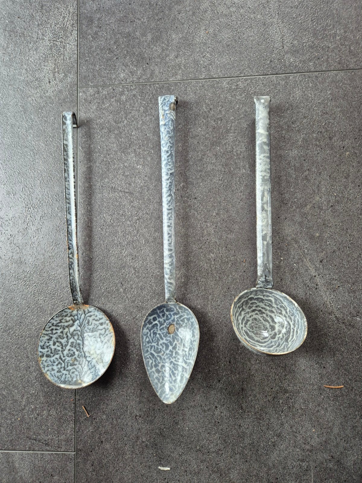 grijs gewolkte emaille lepel, Antiek en Kunst, Ophalen of Verzenden