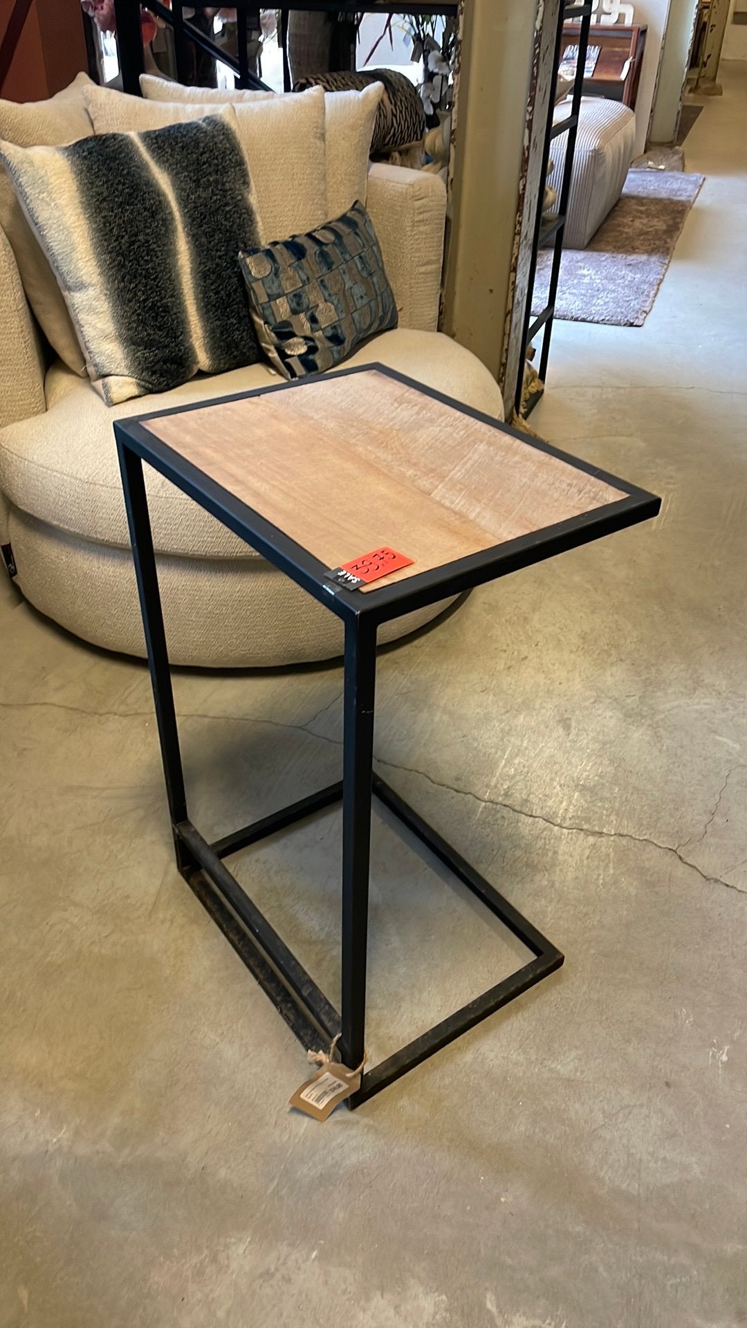 Bijzettafel Gusj, Huis en Inrichting, Tafels | Bijzettafels, Ophalen, Minder dan 55 cm, Zo goed als nieuw, 60 cm of meer